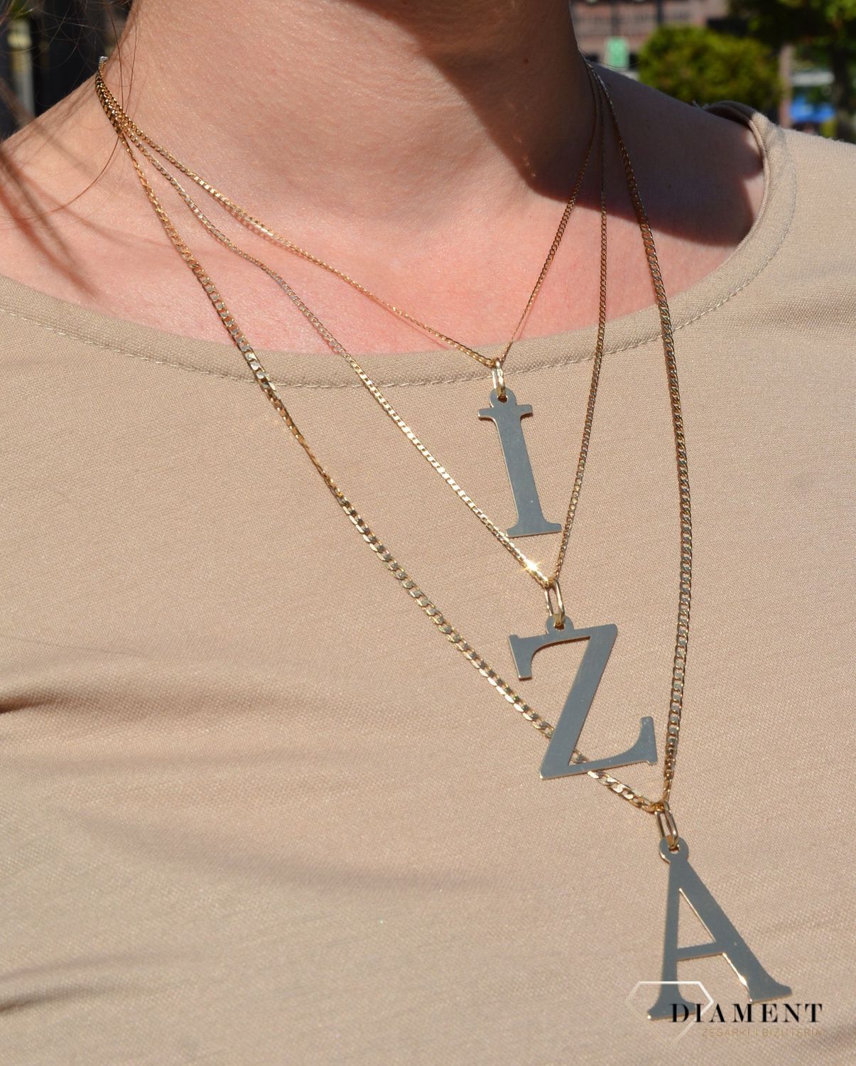 Złota zawieszka wykonana z najwyższej jakości złota próby 585. Zawieszka w kształcie litery F..jpg